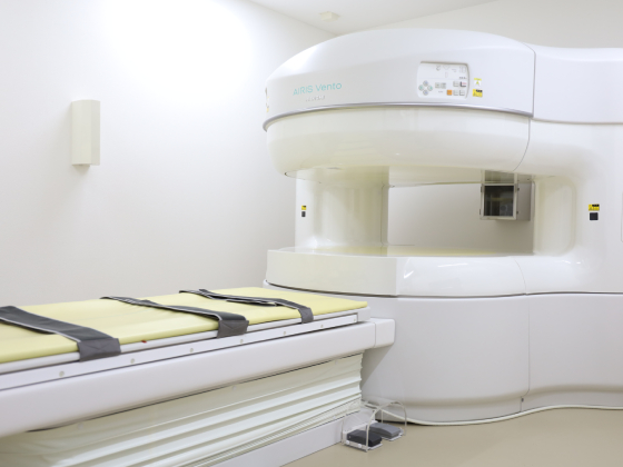 オープン型MRI装置